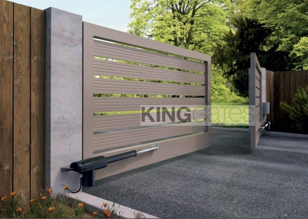 cổng 2 cánh biệt thự lắp motor tay đòn linear - KingGates Italy