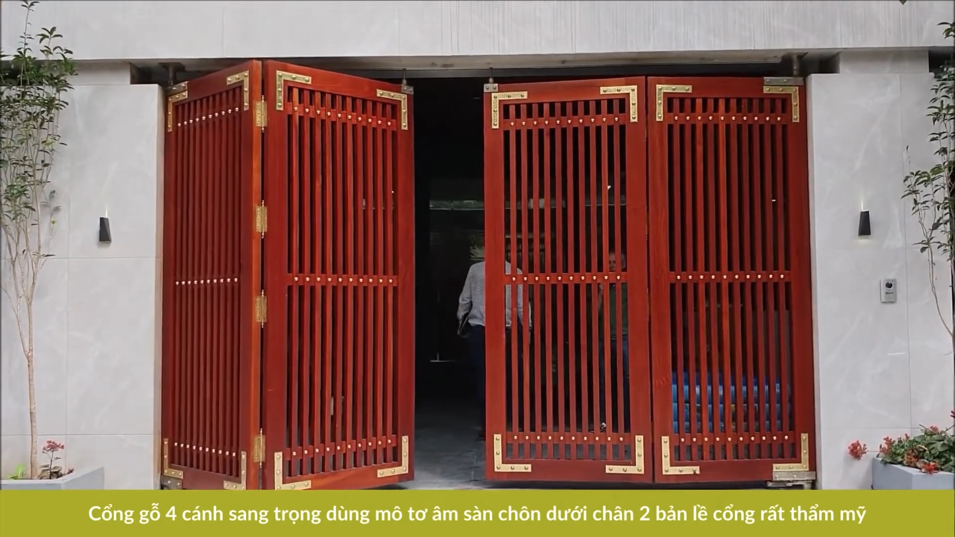Cổng gỗ 4 cánh lắp motor âm sàn KingGates Italy