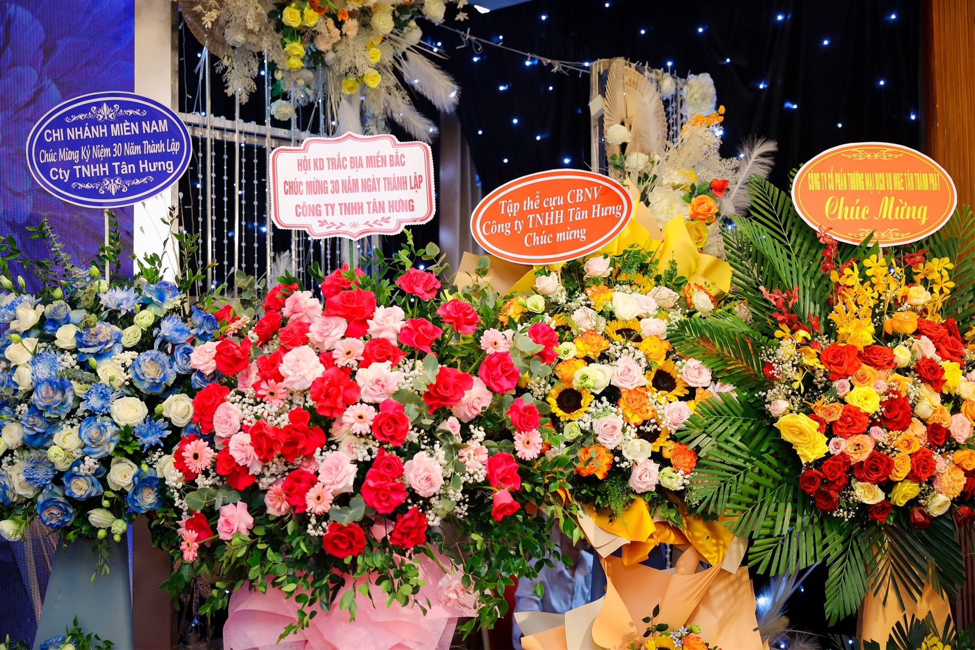 hội trắc địa miên bắc tặng hoa kỷ niệm 30 năm thành lập công ty Tân Hưng