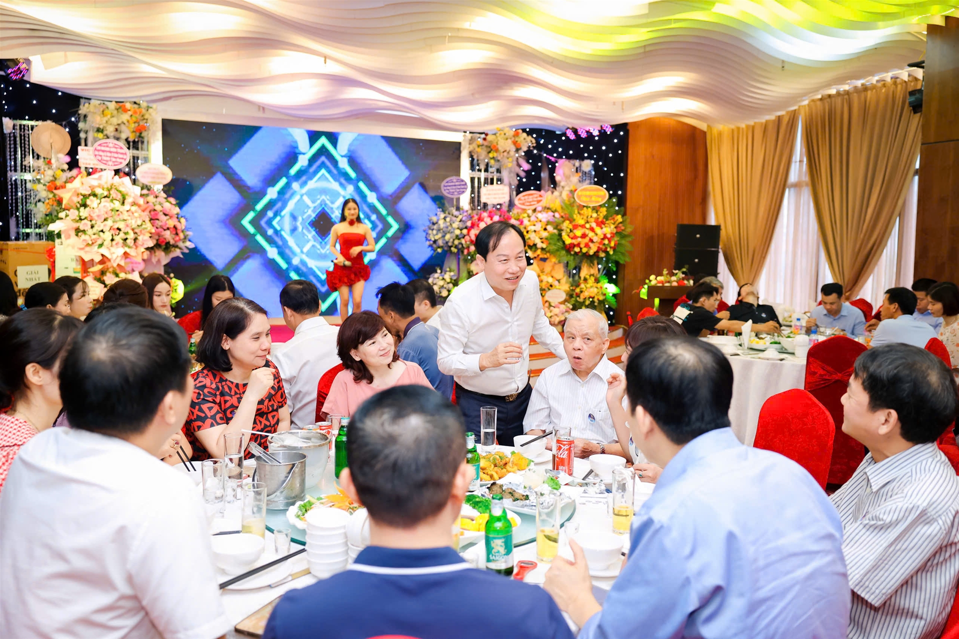 lãnh đạo giao lưu cùng cán bộ nhân viên kỷ niệm 30 năm thành lập công ty Tân Hưng