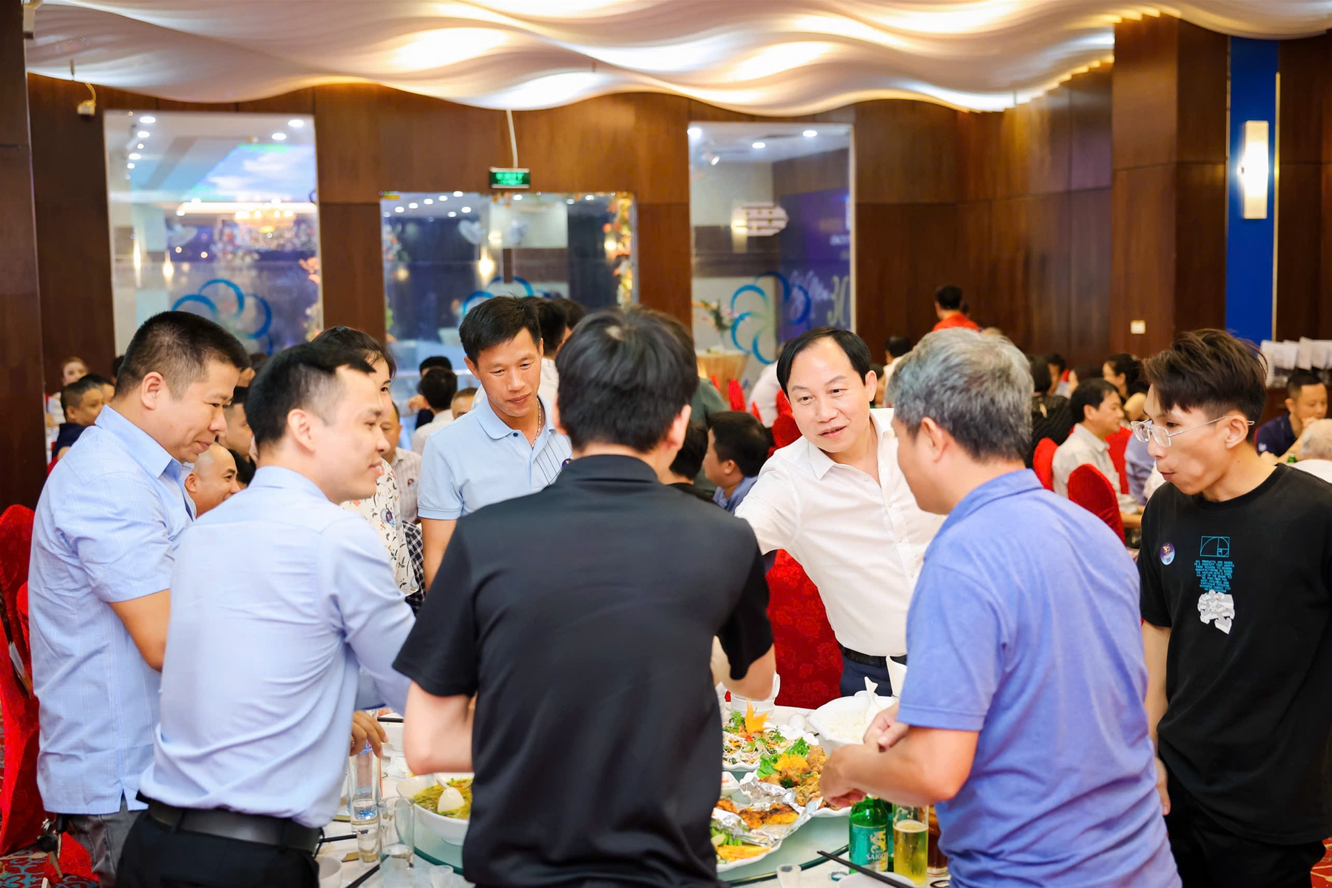 lãnh đạo giao lưu với các đại lý cổng tự động kinggates