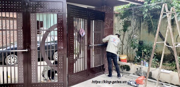 lap-dat-motor-tay-don-linear-cho-cong-4-canh-cong-trinh-tai-son-tay