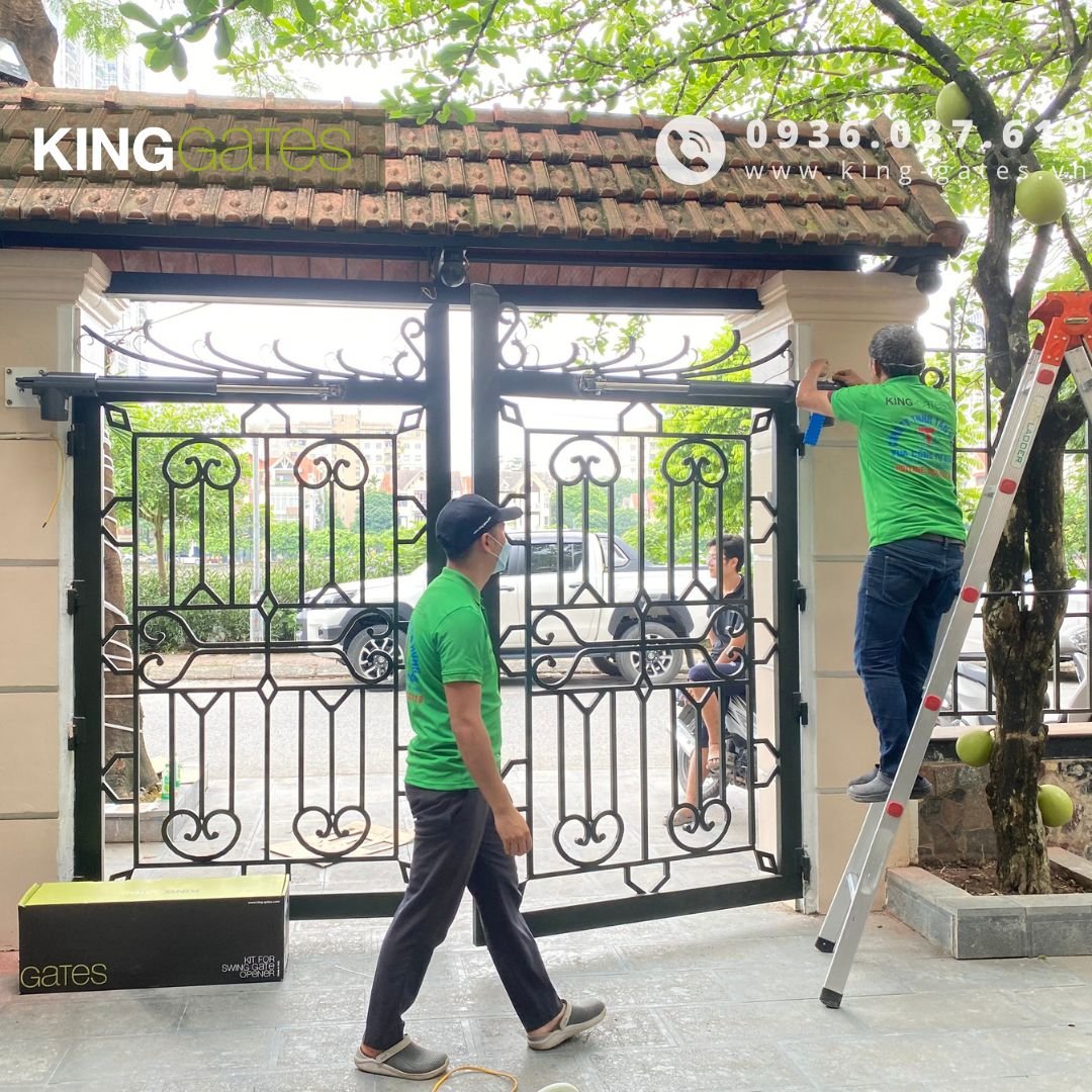 cổng sắt 2 cánh lắp motor tay đòn linear KingGates