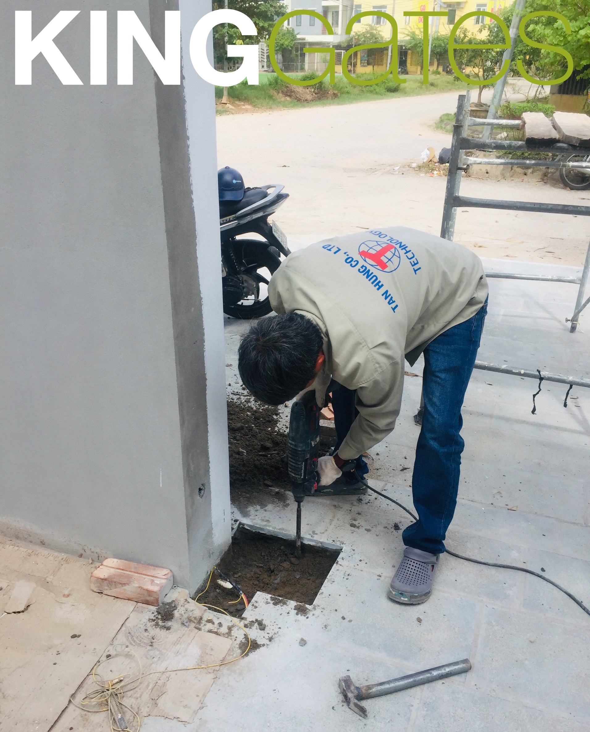 Đào hố đặt đế motor âm sàn kinggates Italy